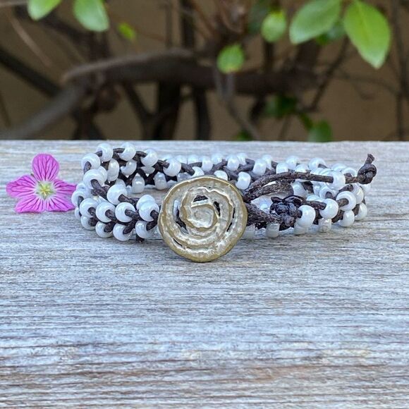 New Hand Made Western Brown & Pearlized Circle Boot Charm/Double Wrap Bracelet - Picture 2 of 10